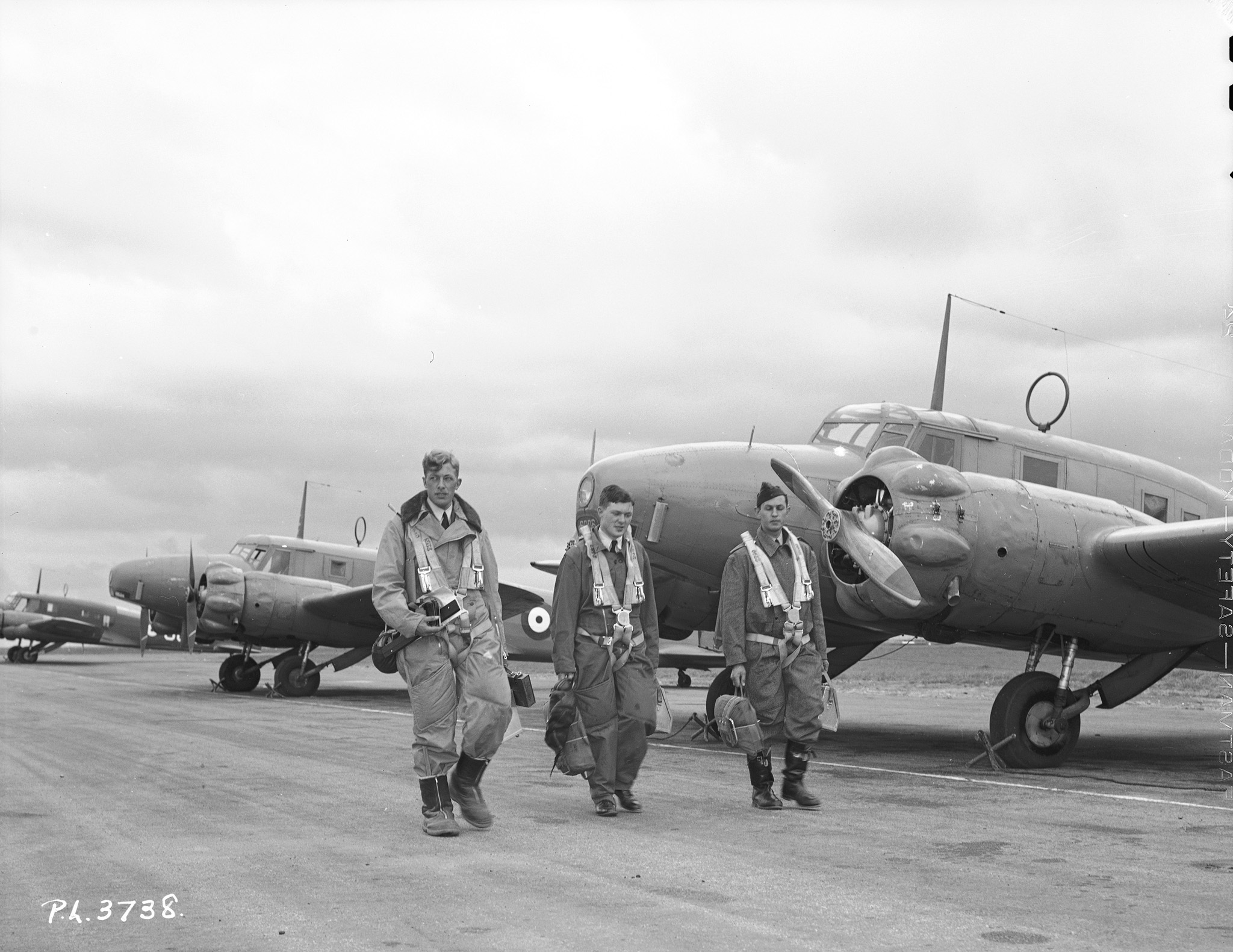 Observers from Australia, Canada and Great Britain walk to their Avro Anson aircraft for navigation training at RCAF Rivers, Manitoba. PHOTO: DND Archives