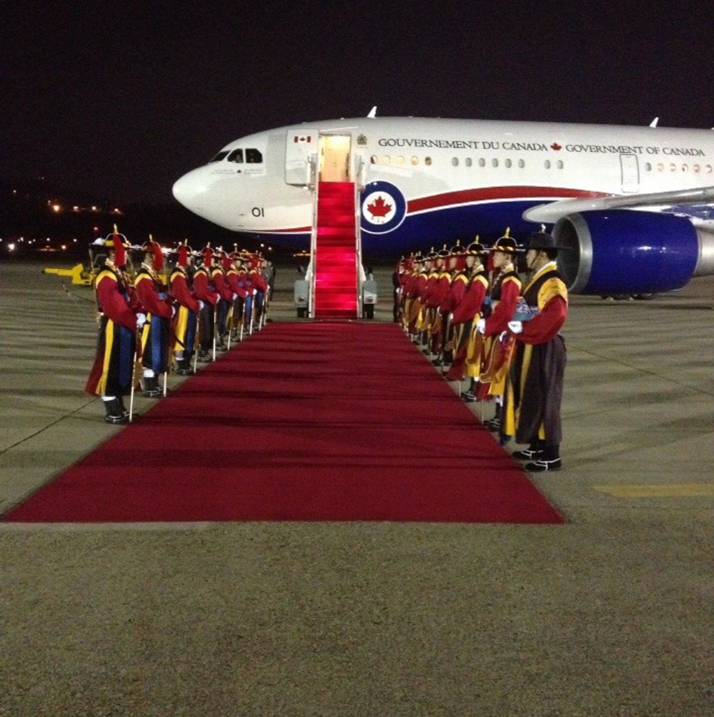 In February 2014, at Seongnam Airbase, a joint South Korea/U.S. airbase in Seoul, South Korea, an honour guard awaits Canadian Prime Minister Stephen Harper’s arrival for the signing of the Free Trade Agreement between Canada and South Korea. PHOTO: Sergeant Marc Bellemare