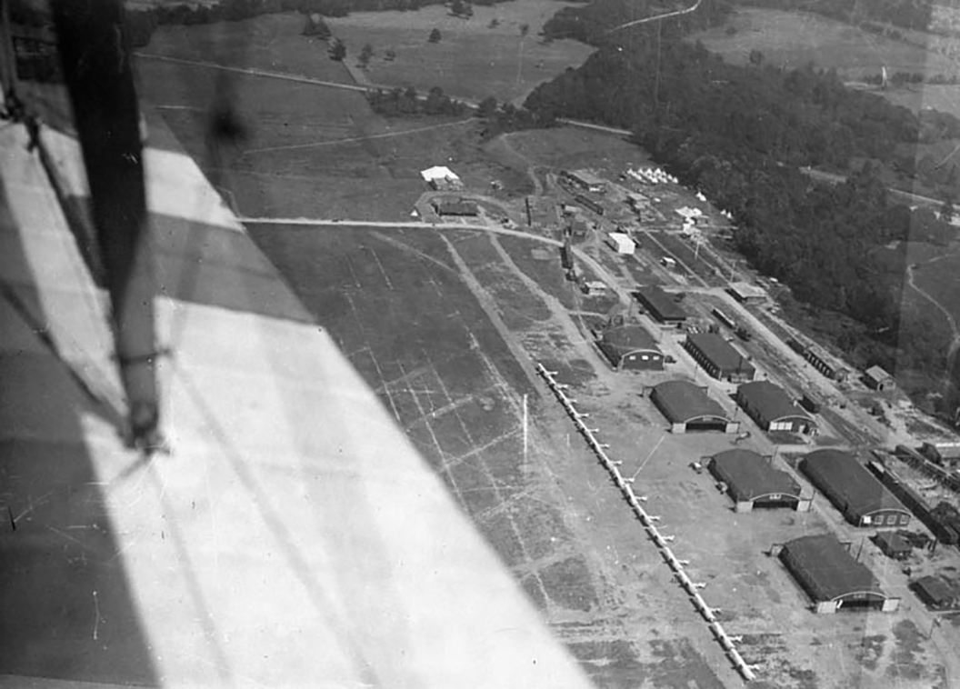 An aerial view of Camp Leaside’s facilities, near Toronto, Ontario, taken in 1918 from a Curtiss JN-4 “Canuck” biplane. Unlike the cookie-cutter layout of the British Commonwealth Air Training Plan airfields that sprang up throughout Canada during the Second World War, the Royal Flying Corps Canada camps established during the First World War were fitted to the land available. PHOTO: LAC MIKAN 3404224