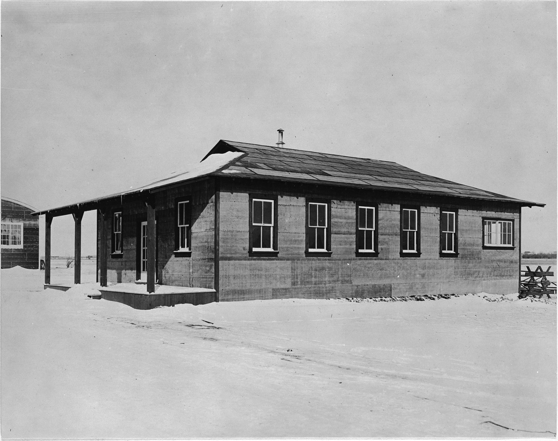At Camp Mohawk in Deseronto, Ontario, the Royal Flying Corps Canada provided women workers with a separate rest building. PHOTO: DND Archives, RE-19055-11