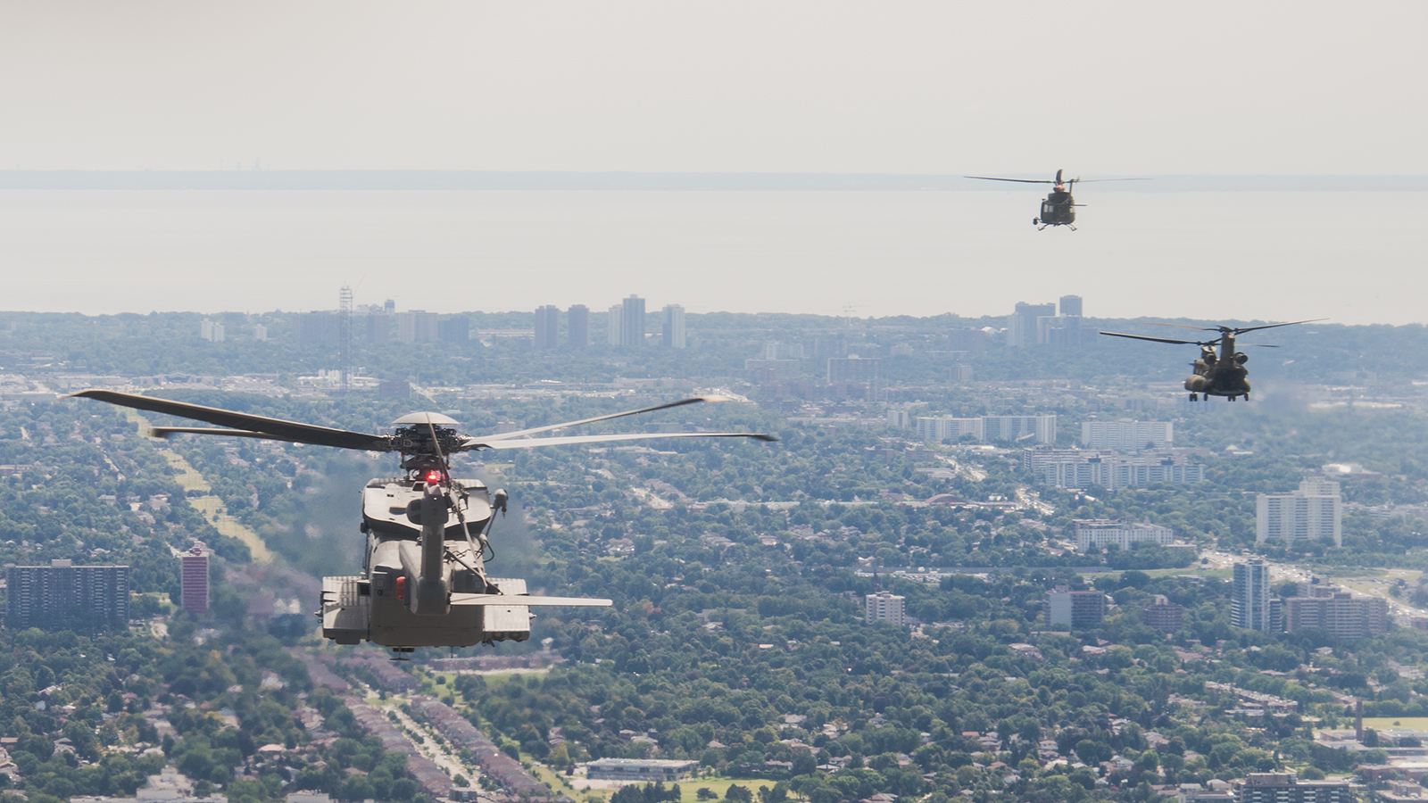 RCAF helicopters fly over Toronto during the presentation and consecration of RCAF Colours on September 1, 2017 (left to right): CH-148 Cyclone, CH-146 Griffon and CH-147F Chinook. PHOTO: Master Corporal Precious Carandang, LX01-2017-0077-0
