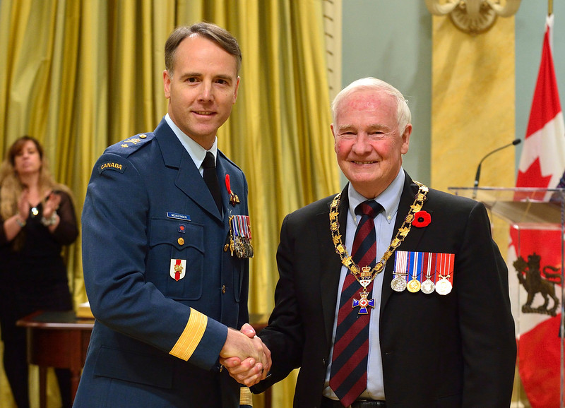 Governor General and Commander-in-Chief of Canada David Johnston presents Brigadier-General Al Meinzinger with the insignia of Officer of the Order of Military Merit on November 8, 2013, at Rideau Hall in Ottawa. On May 4, 2018, now-Lieutenant-General Meinzinger took command of the Royal Canadian Air Force. PHOTO: Sergeant Ronald Duchesne, Rideau Hall, GG2013-0525-007-L