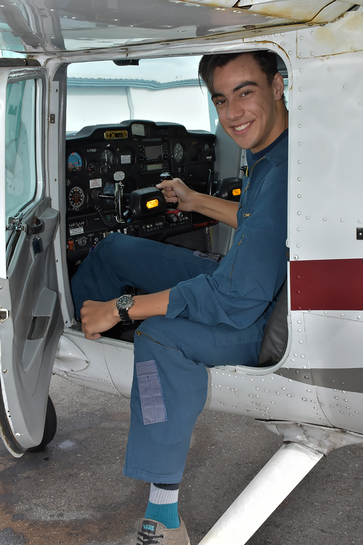 Parfaitement à l’aise dans son avion-école, l’adjudant de première classe Nicholas Lourens figure parmi les douze cadets en formation au pilotage à l’aéroport de Delta, en Colombie-Britannique. PHOTO : Lieutenant Becky Major