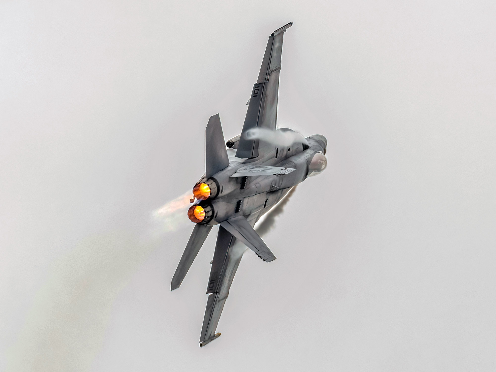 Le capitaine Chris « LIME » Swartz vole à bord d’un F/A-18E Super Hornet lors du spectacle aérien de London, en Ontario. PHOTO : Victor Juliet Aeroimaging, utilisation autorisée 