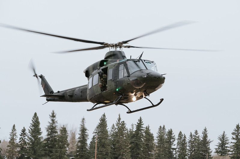 A CH-146 Griffon crew participates in a medical evacuation training exercise during Exercise MAPLE RESOLVE 21, in Wainwright, AB, May 7 2021. PHOTO: DND 2021