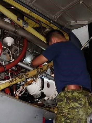 Technicians from 407 Sqn conduct maintenance on an RCAF CP140 Aurora during Exercise Sea Dragon in Guam prior to the aircraft’s next mission involving anti-submarine warfare training on both simulated and live targets.