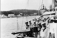 L’équipage du NGC Canada à l’entraînement pendant le voyage d’hiver aux Bermudes en 1905.