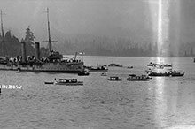 Le NCSM Rainbow surveille le SS Komagata Maru à Vancouver, en juillet 1914.
