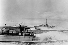 La 29e Flottille de vedettes lance- torpilles traverse la Manche à toute vapeur.
