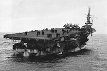 Le porte-avions HMS Nabob, armé par des Canadiens, réussit à rentrer à Scapa Flow après avoir été torpillé par un U-boot le 22 août 1944, véritable exploit de matelotage.