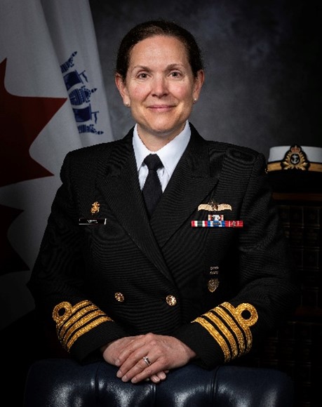 Capitaine de vaisseau Annick Fortin, CD