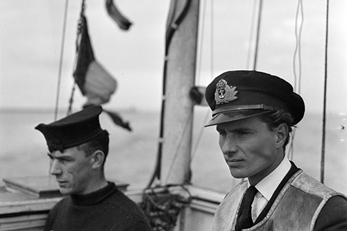 Capitaine de corvette Tony Law, D.S.C., du Québec en Angleterre.