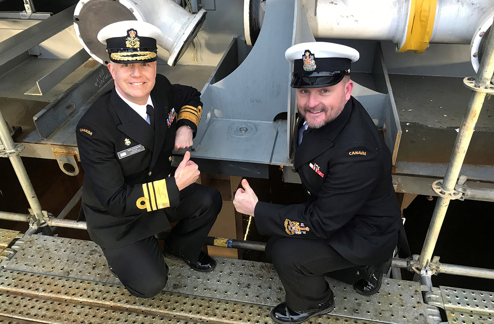 Vice-amiral Art McDonald et le premier maître du Commandement David Steeves