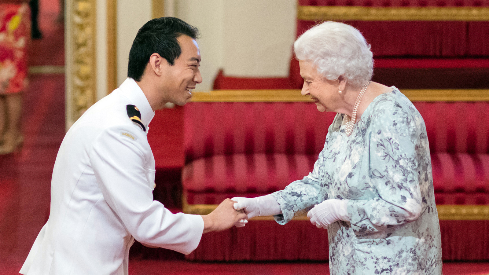 L’Ens 2 Kevin Vuong s’entretient avec Sa Majesté la Reine