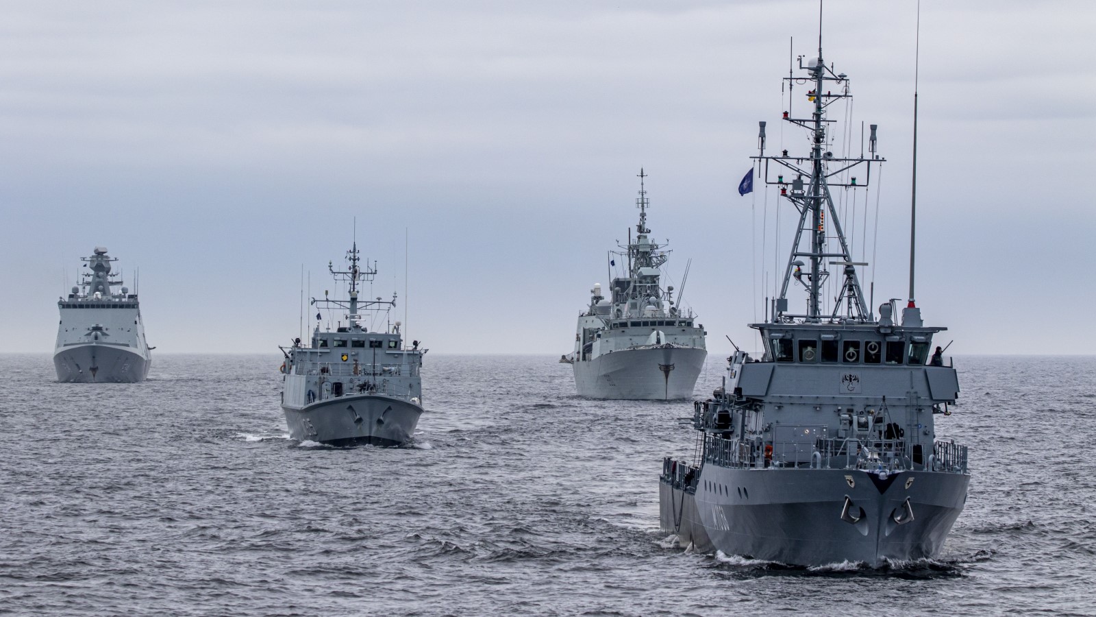 ##MCECOPY##Les navires de guerre du 1er Groupe maritime permanent OTAN et du 1er Groupe permanent OTAN de lutte contre les mines