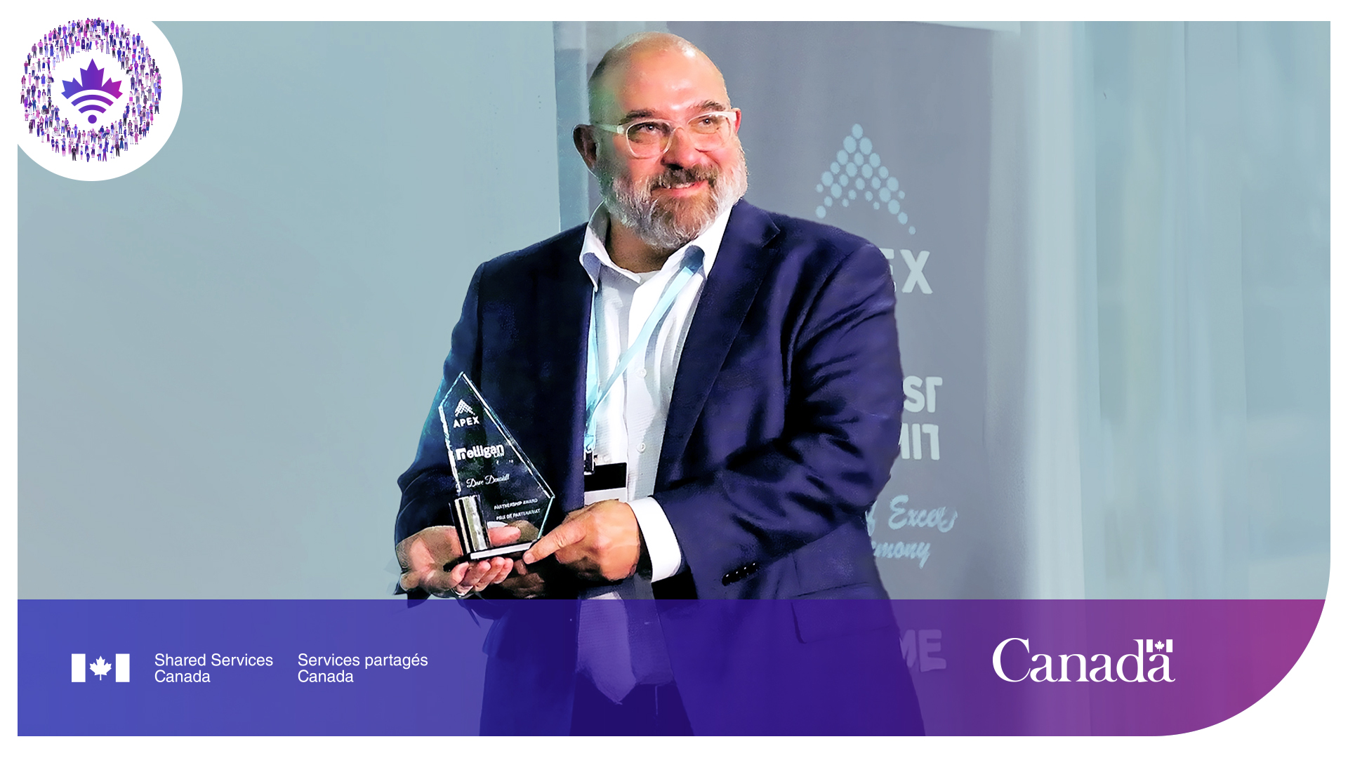 Dave Denault receiving the APEX Partnership Award