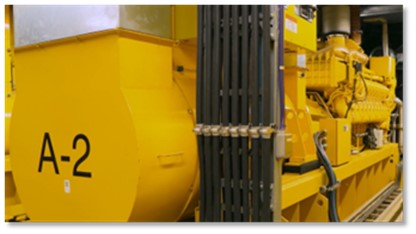Le système d’alimentation de secours par volant d’inertie, une grande machine jaune.