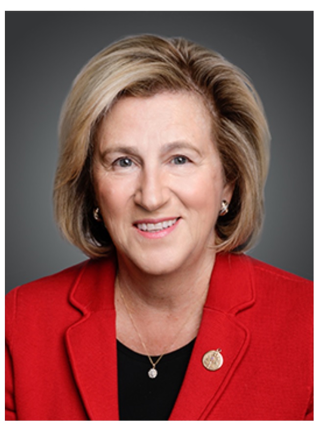 Portrait de l'honorable Helena Jaczek, députée 
        Ministre des Services publiques et de l’Approvisionnement du Canada, et ministre responsable de Services partagés Canada
        