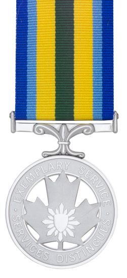 La Médaille pour services distingués des agents de la paix