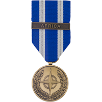 Médaille non-article 5 de l'OTAN pour les services rendus au titre des opérations et activités approuvées par le Conseil de l'Atlantique Nord en rapport avec l'Afrique