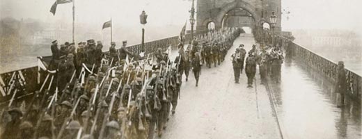 Soldiers cross the Rhine in the rain