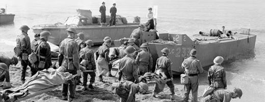 Personnel of the Royal Canadian Army Medical Corps in England treating casualties during rehearsal in England for raid on Dieppe